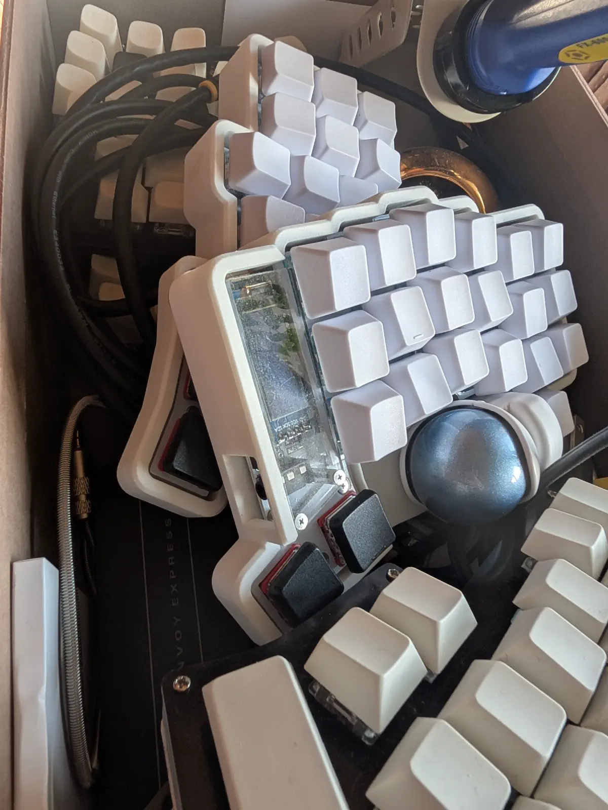 Custom keyboard Claw44 — a split keyboard perfect for vim keybindings